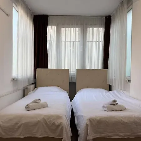 Centre Near Mother Theresa And Main Square Guest house