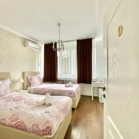 Guest house Centre Near Mother Theresa And Main Square *