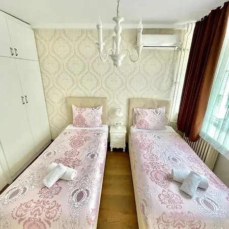 Guest house Centre Near Mother Theresa And Main Square
