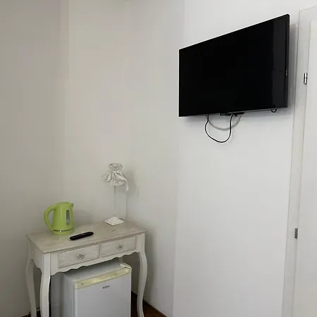 Guest house Centre Near Mother Theresa And Main Square